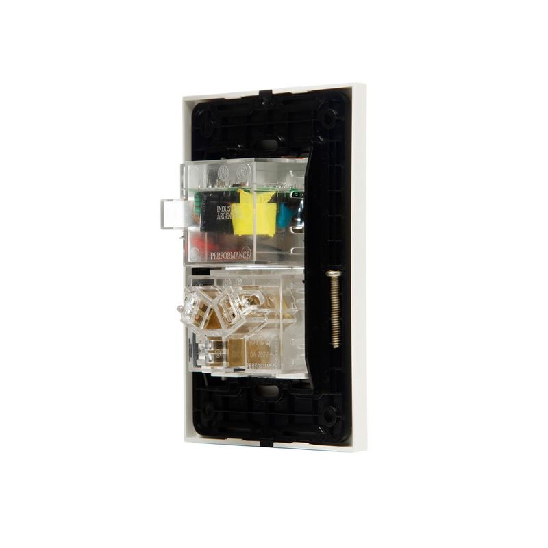 270011-03--Brava-armada-un-toma-USB-mas-un-toma-10A.jpg